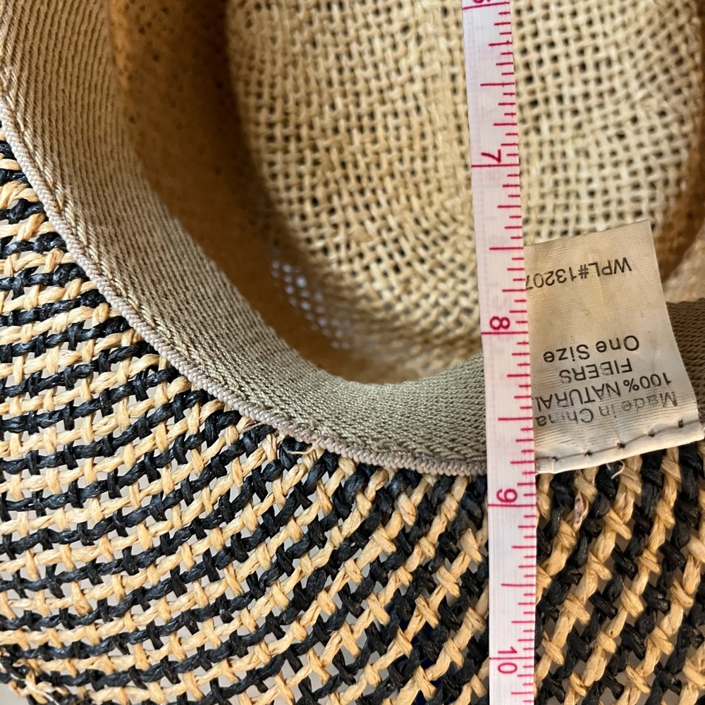 𝅺Wide brim hat with brown ribbon. Never worn - Picture 4 of 5